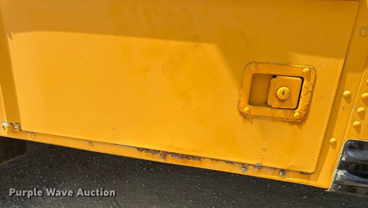 image for item DV4023 2002 International 3800 school bus