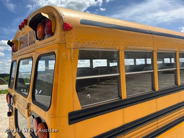 image for item DV4023 2002 International 3800 school bus