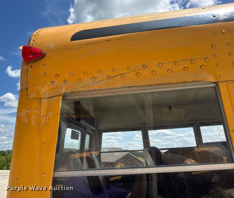 image for item DV4023 2002 International 3800 school bus