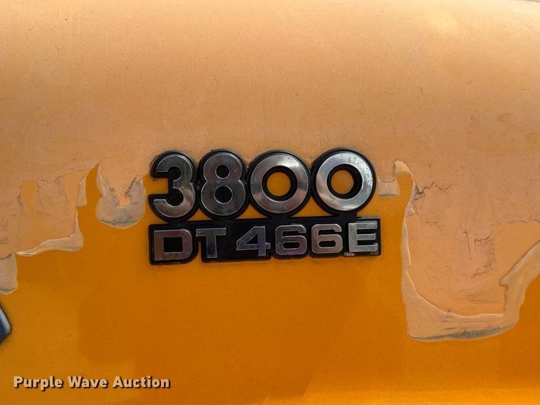 image for item DV4023 2002 International 3800 school bus