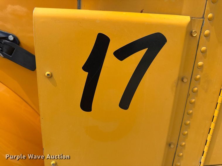 image for item DV4023 2002 International 3800 school bus