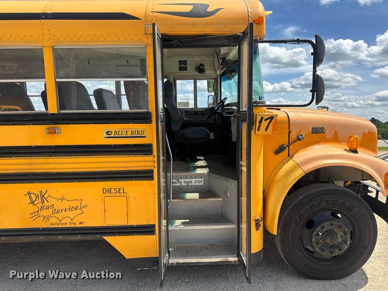 image for item DV4023 2002 International 3800 school bus