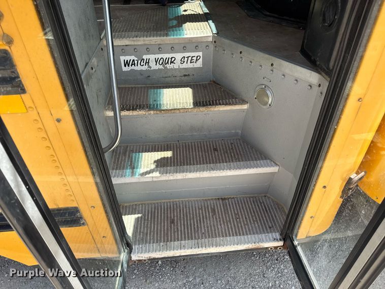 image for item DV4023 2002 International 3800 school bus