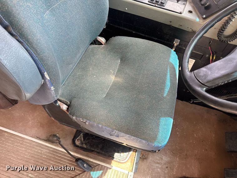 image for item DV4023 2002 International 3800 school bus