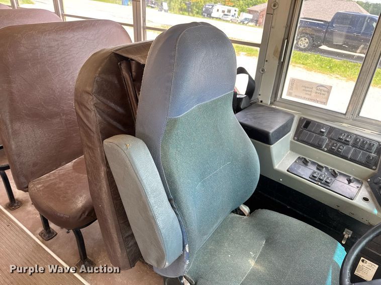 image for item DV4023 2002 International 3800 school bus