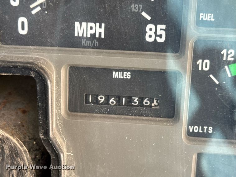 image for item DV4023 2002 International 3800 school bus