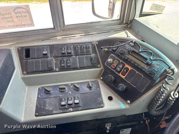 image for item DV4023 2002 International 3800 school bus