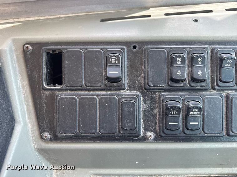 image for item DV4023 2002 International 3800 school bus