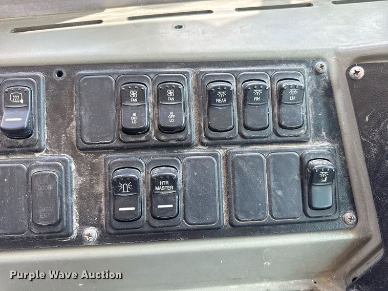 image for item DV4023 2002 International 3800 school bus