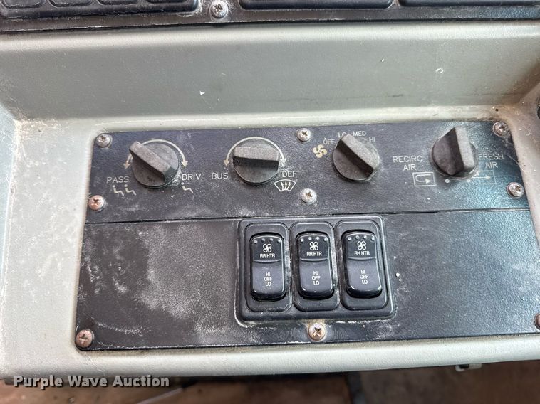 image for item DV4023 2002 International 3800 school bus