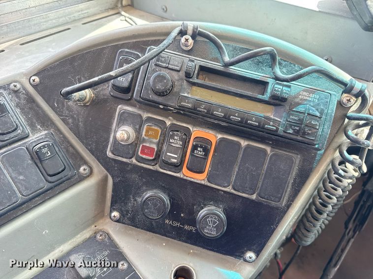 image for item DV4023 2002 International 3800 school bus