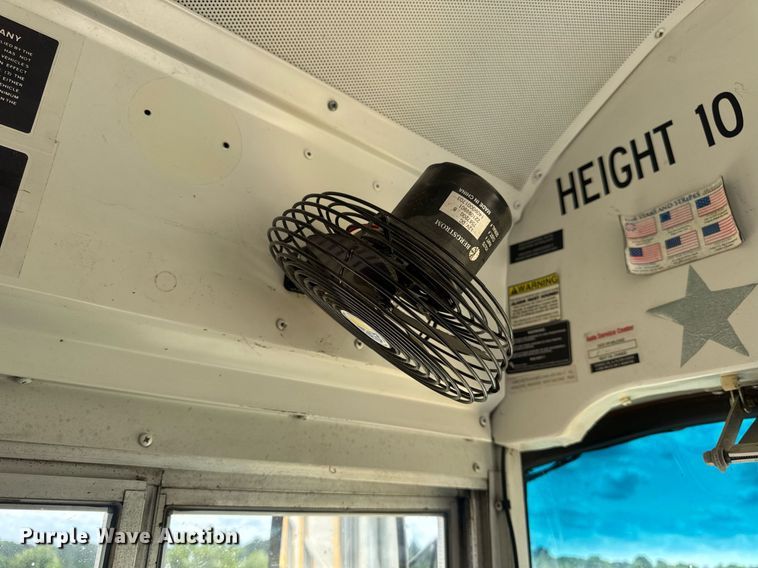 image for item DV4023 2002 International 3800 school bus