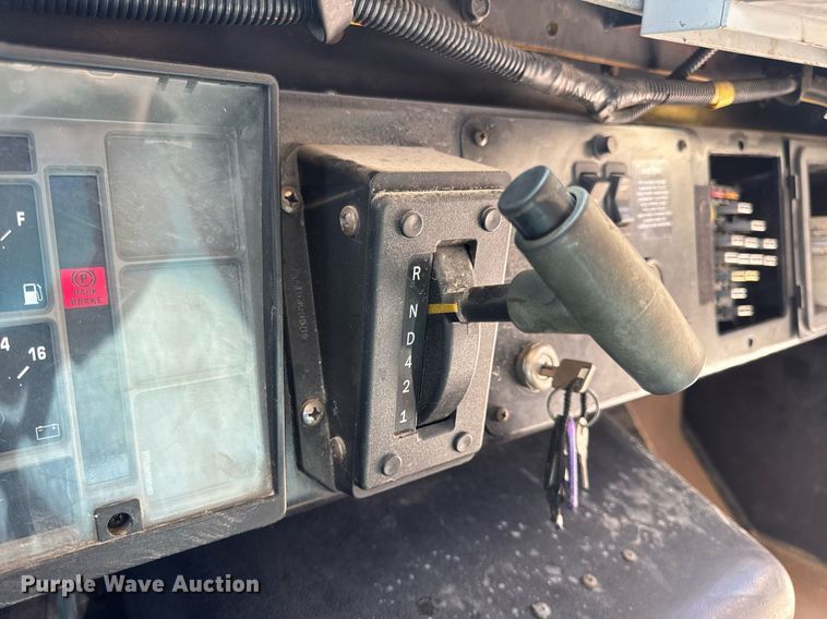 image for item DV4023 2002 International 3800 school bus