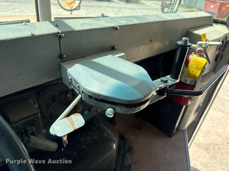 image for item DV4023 2002 International 3800 school bus