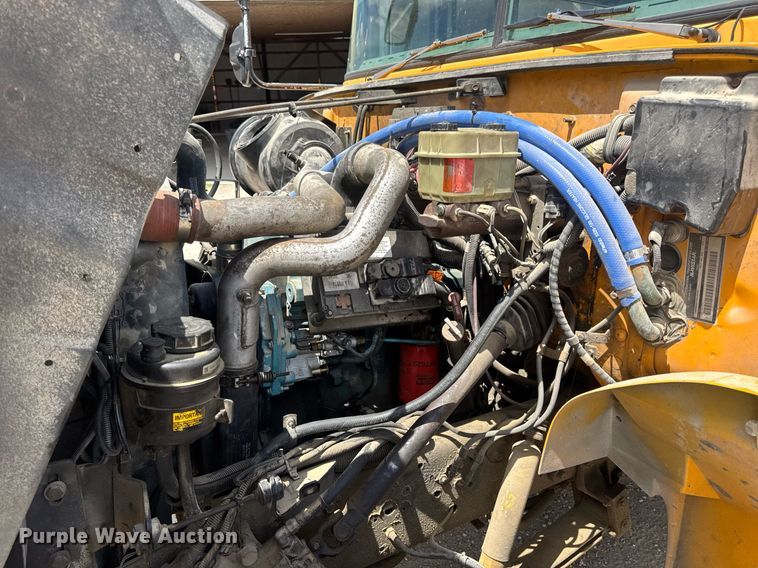 image for item DV4023 2002 International 3800 school bus