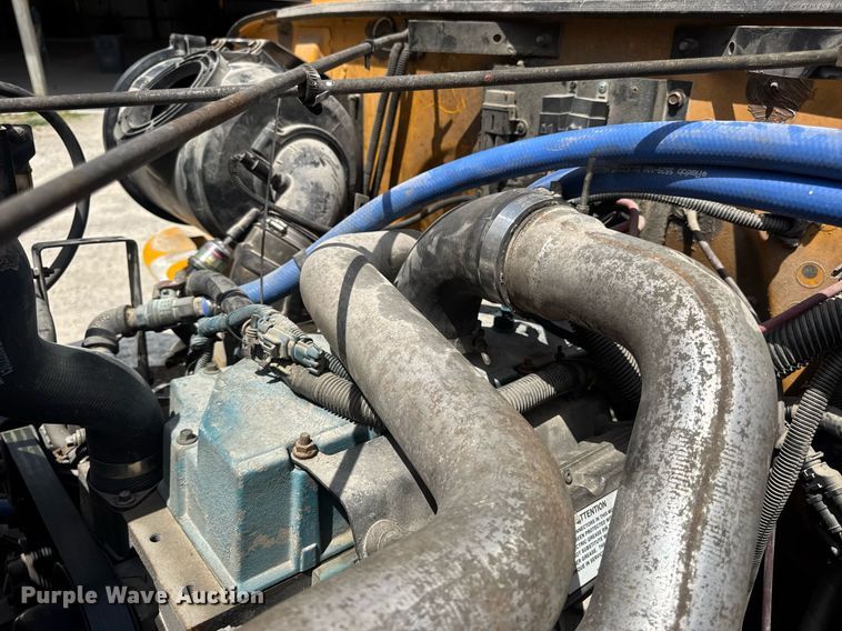 image for item DV4023 2002 International 3800 school bus