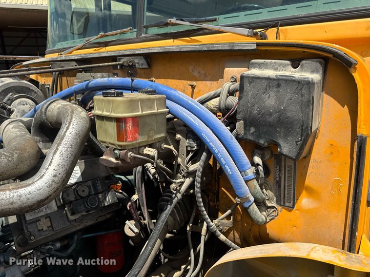 image for item DV4023 2002 International 3800 school bus