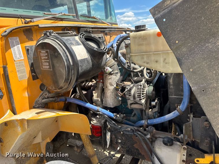 image for item DV4023 2002 International 3800 school bus