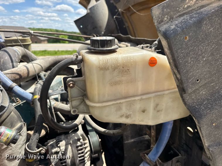 image for item DV4023 2002 International 3800 school bus