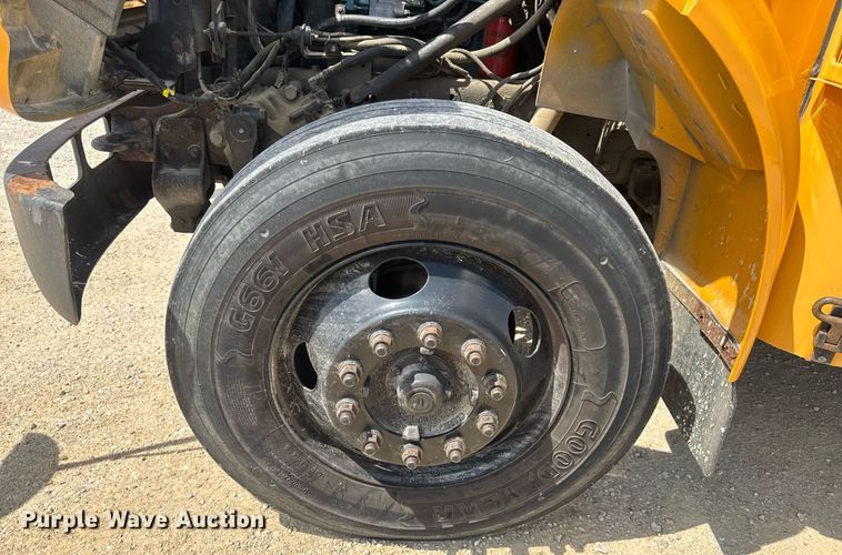 image for item DV4023 2002 International 3800 school bus