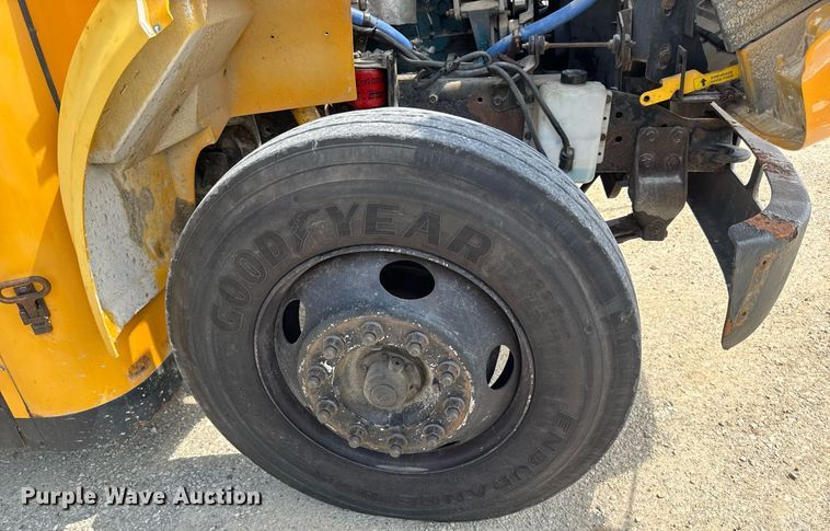 image for item DV4023 2002 International 3800 school bus