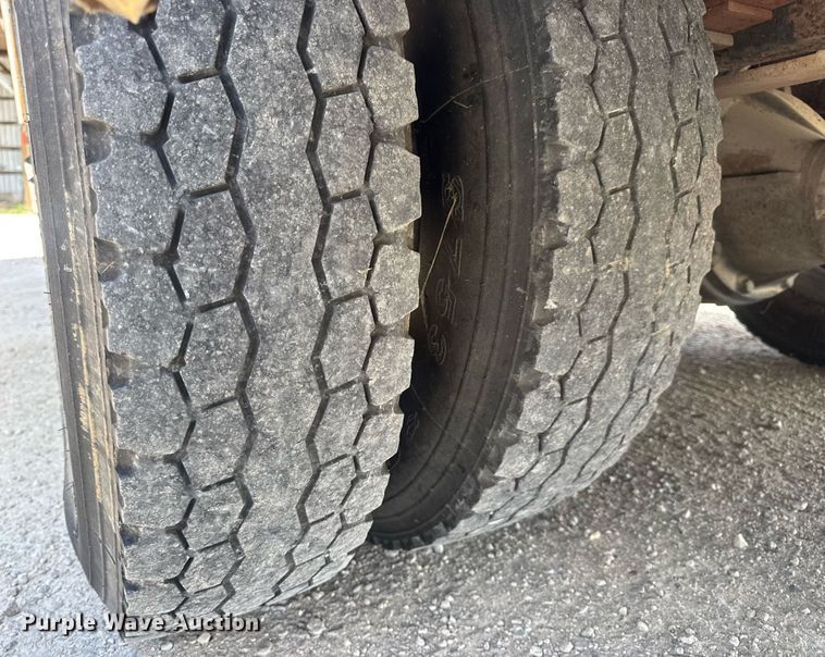 image for item DV4023 2002 International 3800 school bus