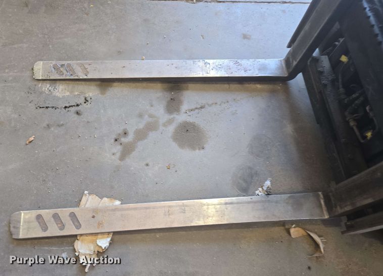 image for item DW1931 Crown RC5545-40 forklift