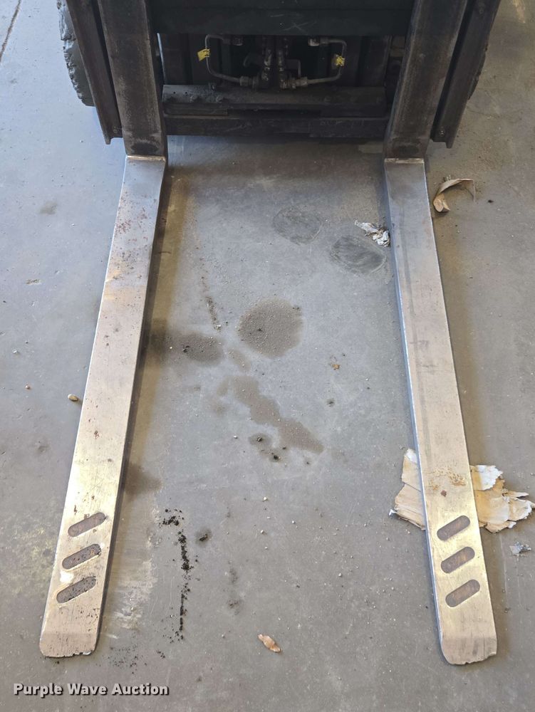 image for item DW1931 Crown RC5545-40 forklift