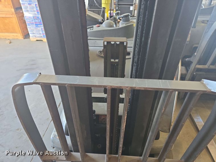 image for item DW1931 Crown RC5545-40 forklift