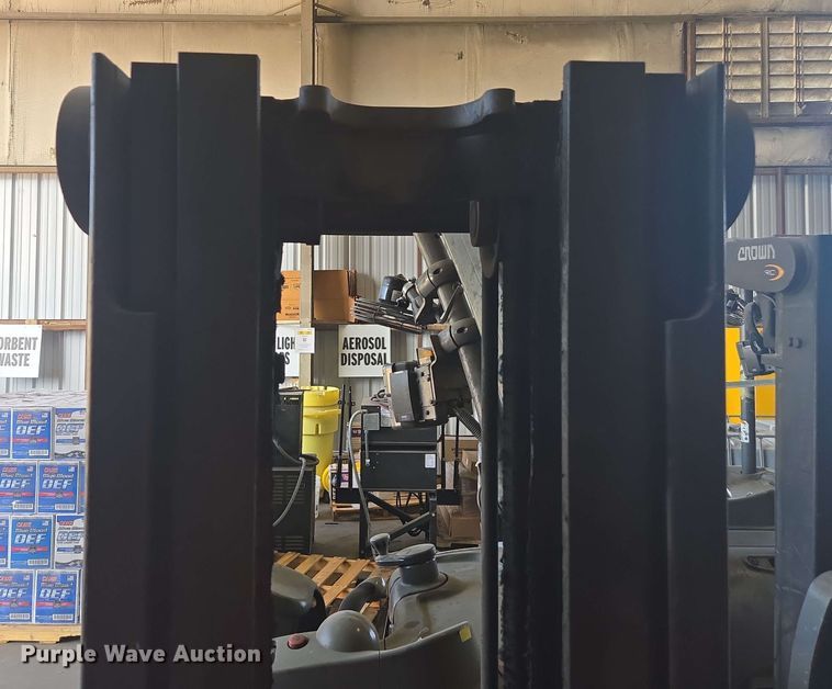 image for item DW1931 Crown RC5545-40 forklift