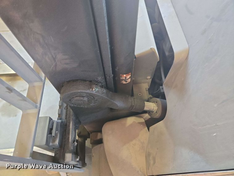 image for item DW1931 Crown RC5545-40 forklift