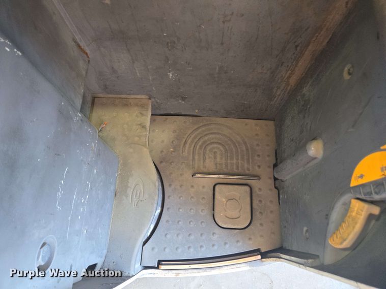 image for item DW1931 Crown RC5545-40 forklift