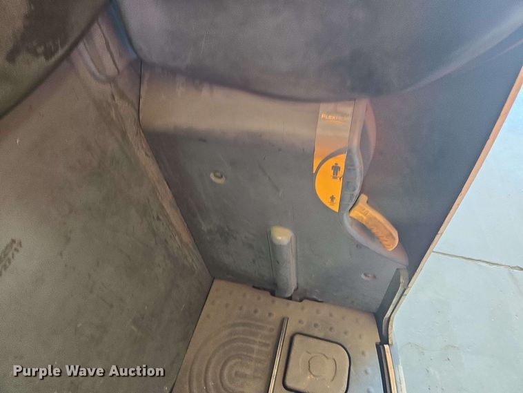 image for item DW1931 Crown RC5545-40 forklift