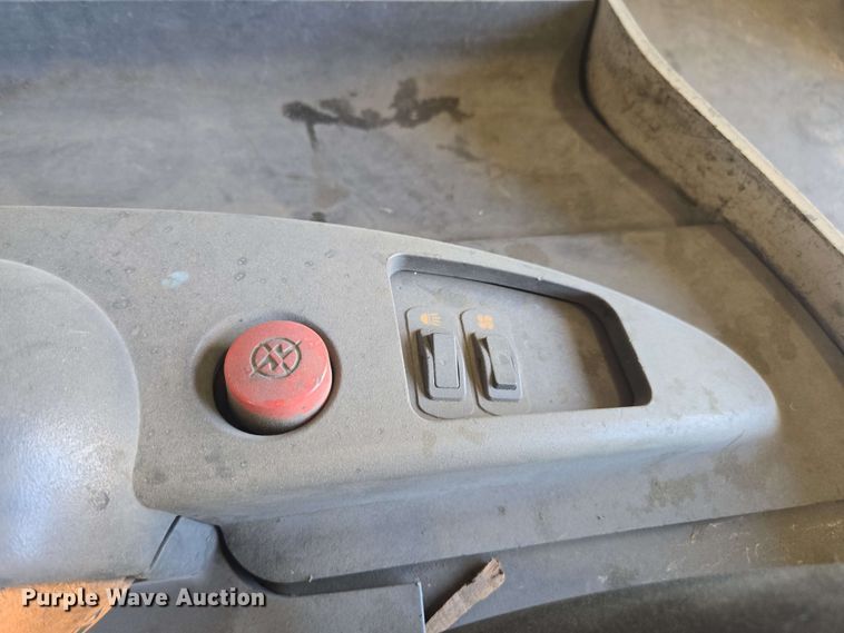 image for item DW1931 Crown RC5545-40 forklift