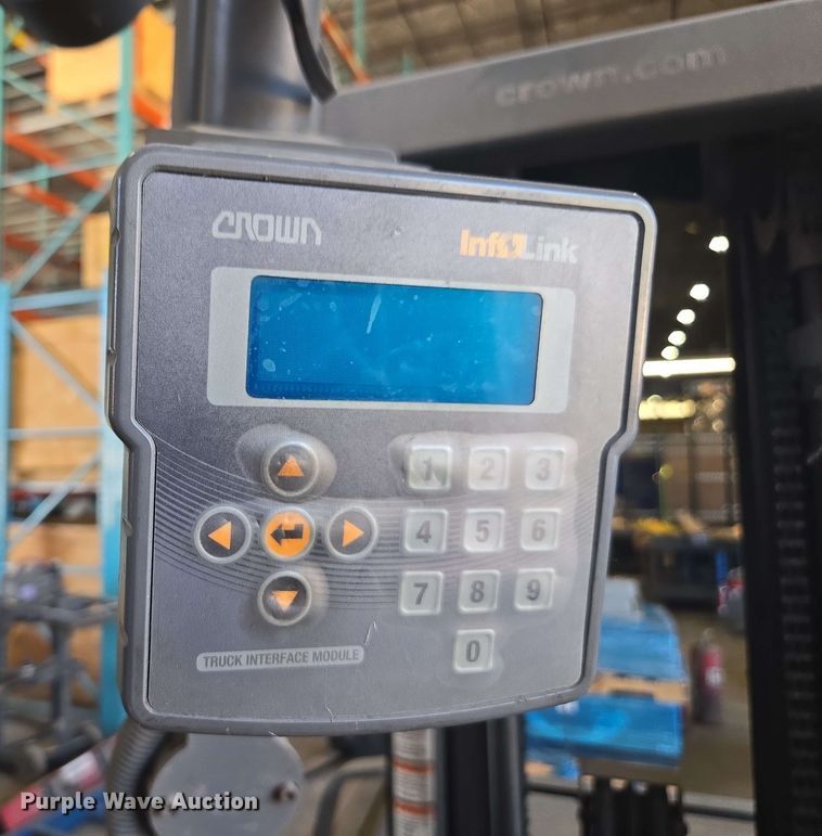 image for item DW1931 Crown RC5545-40 forklift