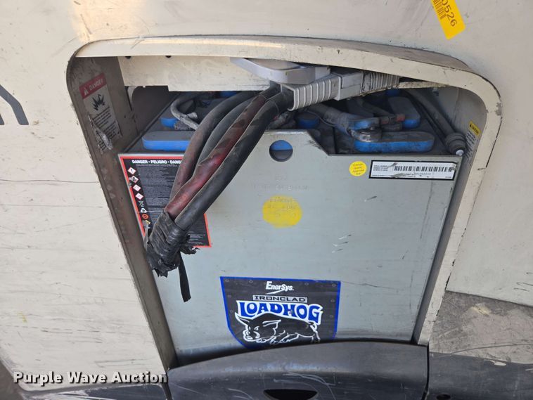 image for item DW1931 Crown RC5545-40 forklift