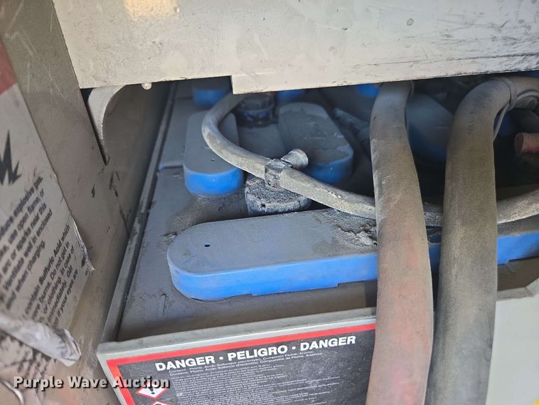 image for item DW1931 Crown RC5545-40 forklift