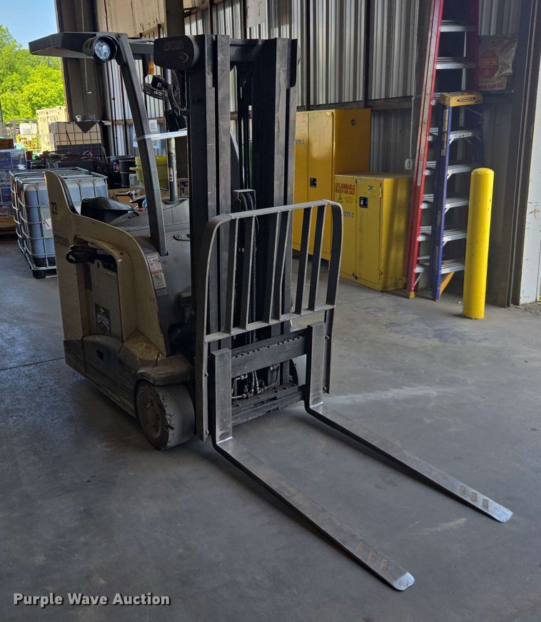image for item DW1932 2017 Crown RC5545-40 forklift