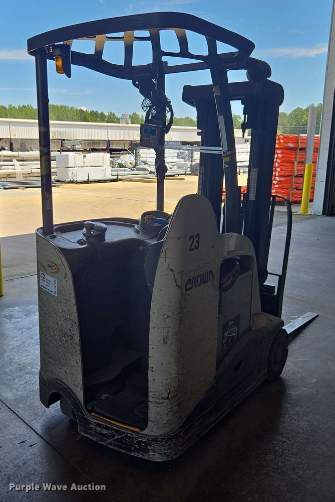 image for item DW1932 2017 Crown RC5545-40 forklift