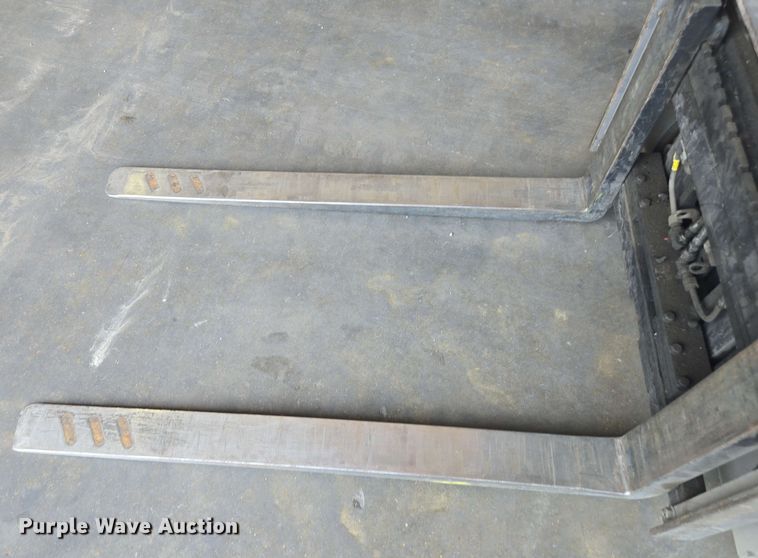 image for item DW1932 2017 Crown RC5545-40 forklift