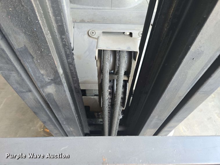 image for item DW1932 2017 Crown RC5545-40 forklift