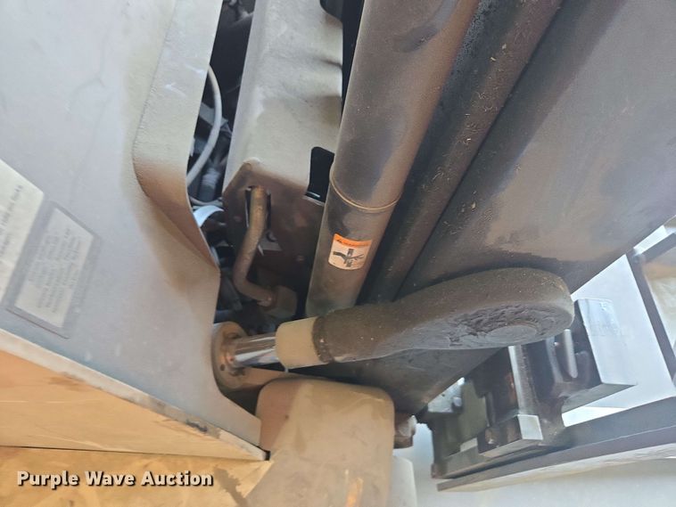 image for item DW1932 2017 Crown RC5545-40 forklift