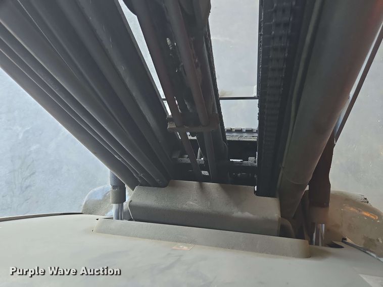 image for item DW1932 2017 Crown RC5545-40 forklift