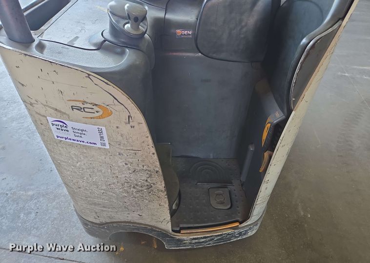 image for item DW1932 2017 Crown RC5545-40 forklift