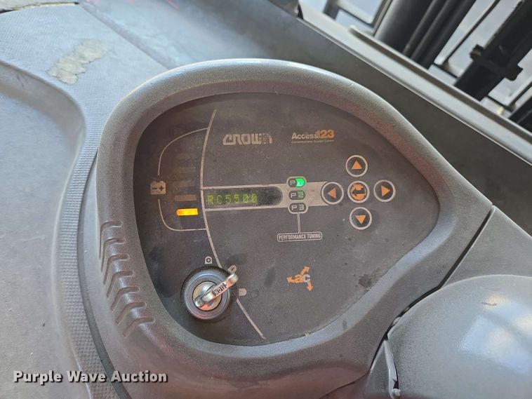 image for item DW1932 2017 Crown RC5545-40 forklift