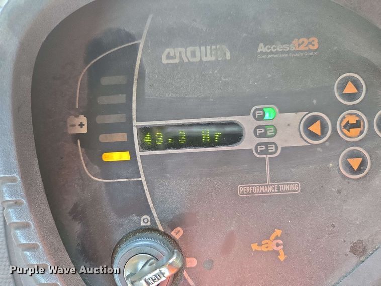 image for item DW1932 2017 Crown RC5545-40 forklift