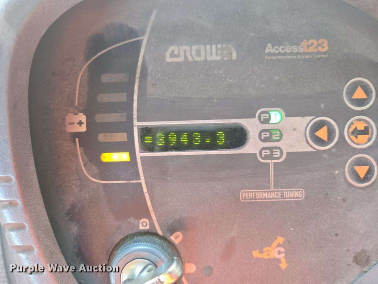 image for item DW1932 2017 Crown RC5545-40 forklift