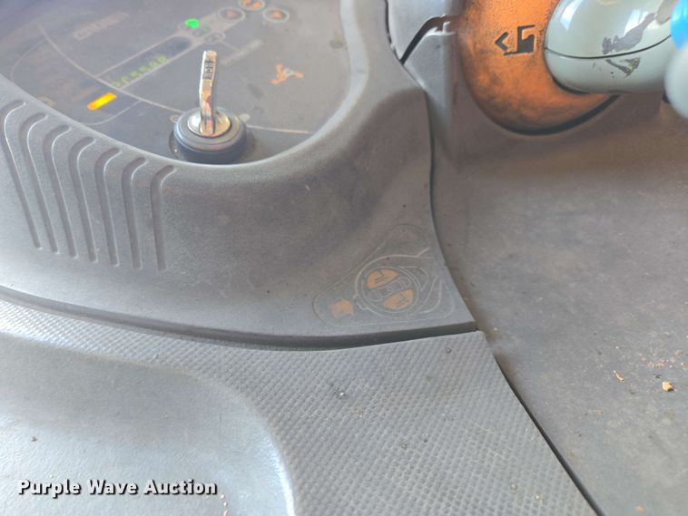 image for item DW1932 2017 Crown RC5545-40 forklift