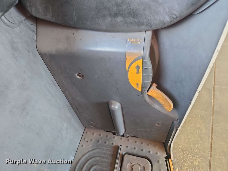 image for item DW1932 2017 Crown RC5545-40 forklift