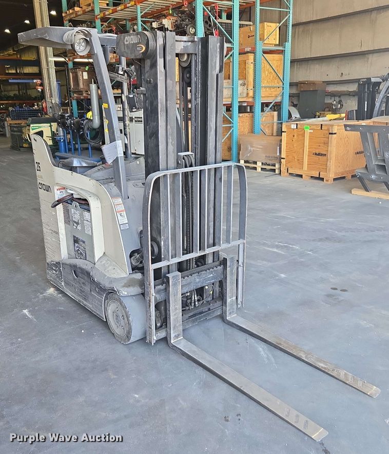 image for item DW1933 2017 Crown RC5545-40 forklift